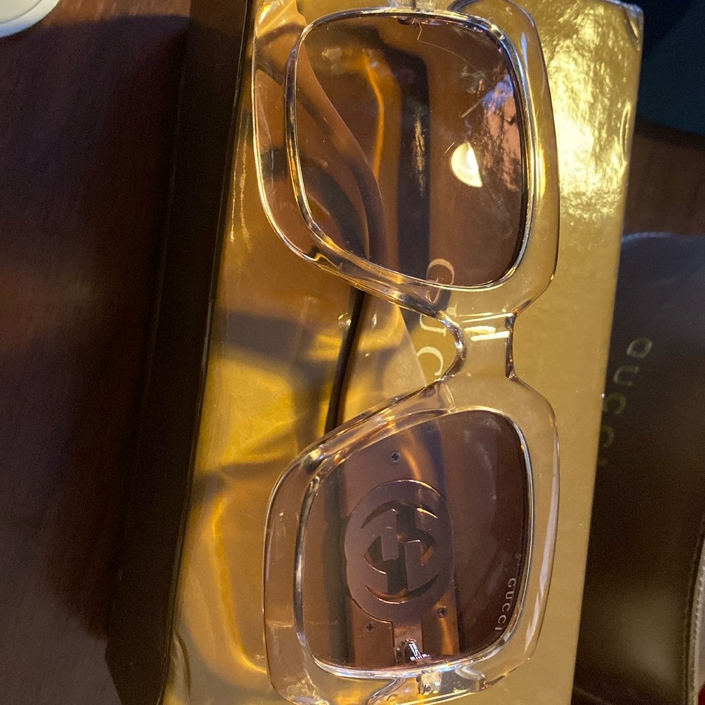 Gucci sun glasses damaged